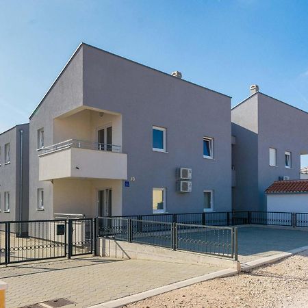 Nice Apartment In Vrsi-Mulo With Wifi Eksteriør billede