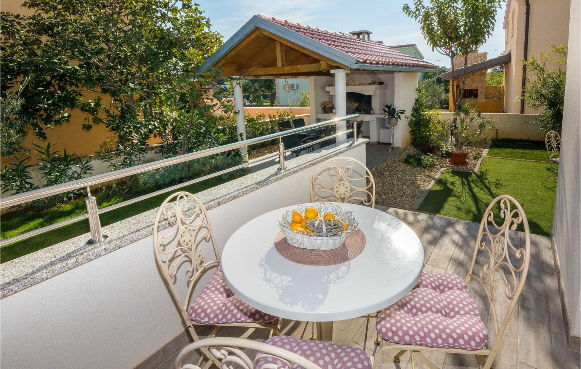 Nice Apartment In Vrsi-Mulo With Wifi Eksteriør billede
