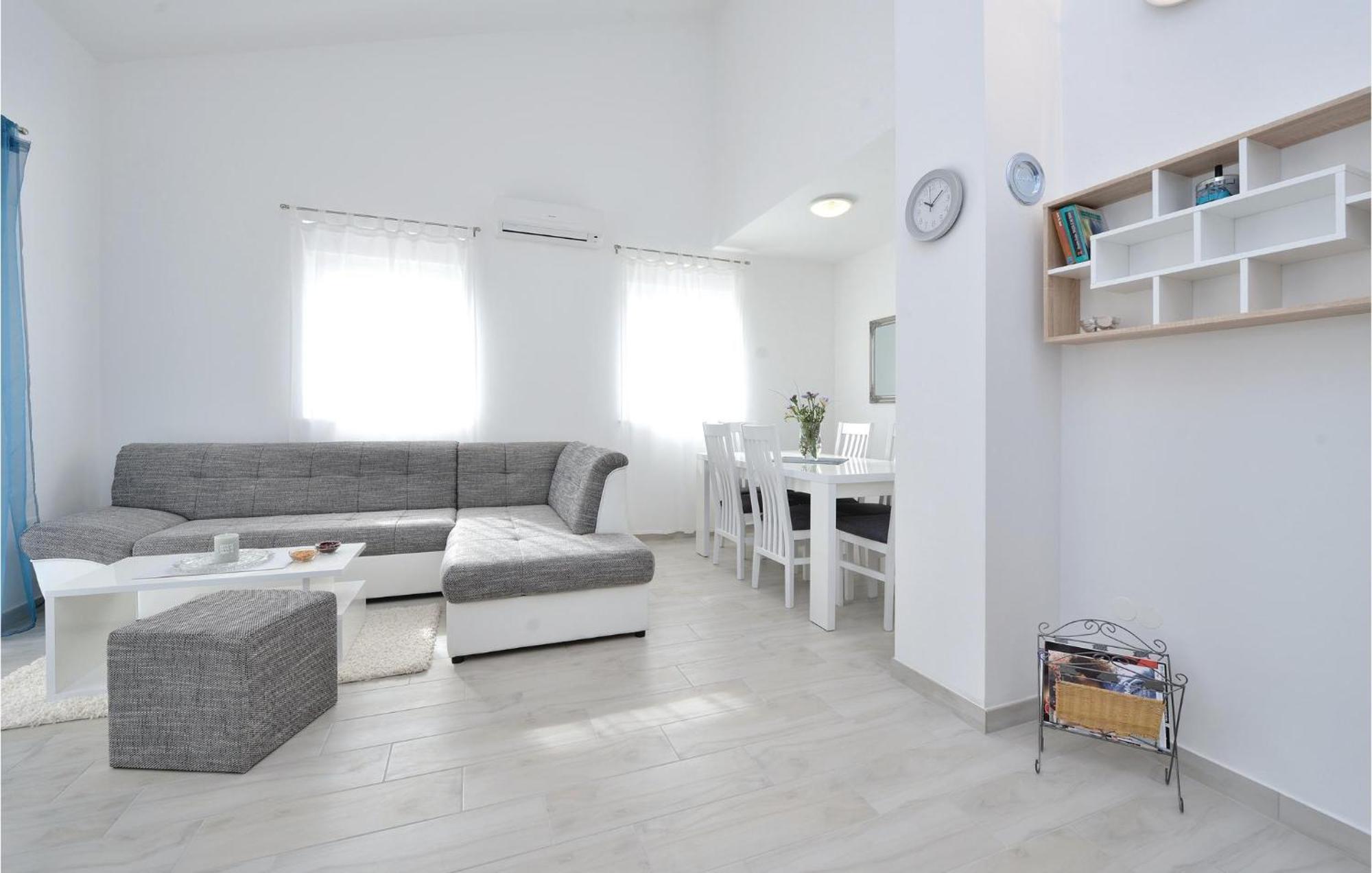 Nice Apartment In Vrsi-Mulo With Wifi Eksteriør billede