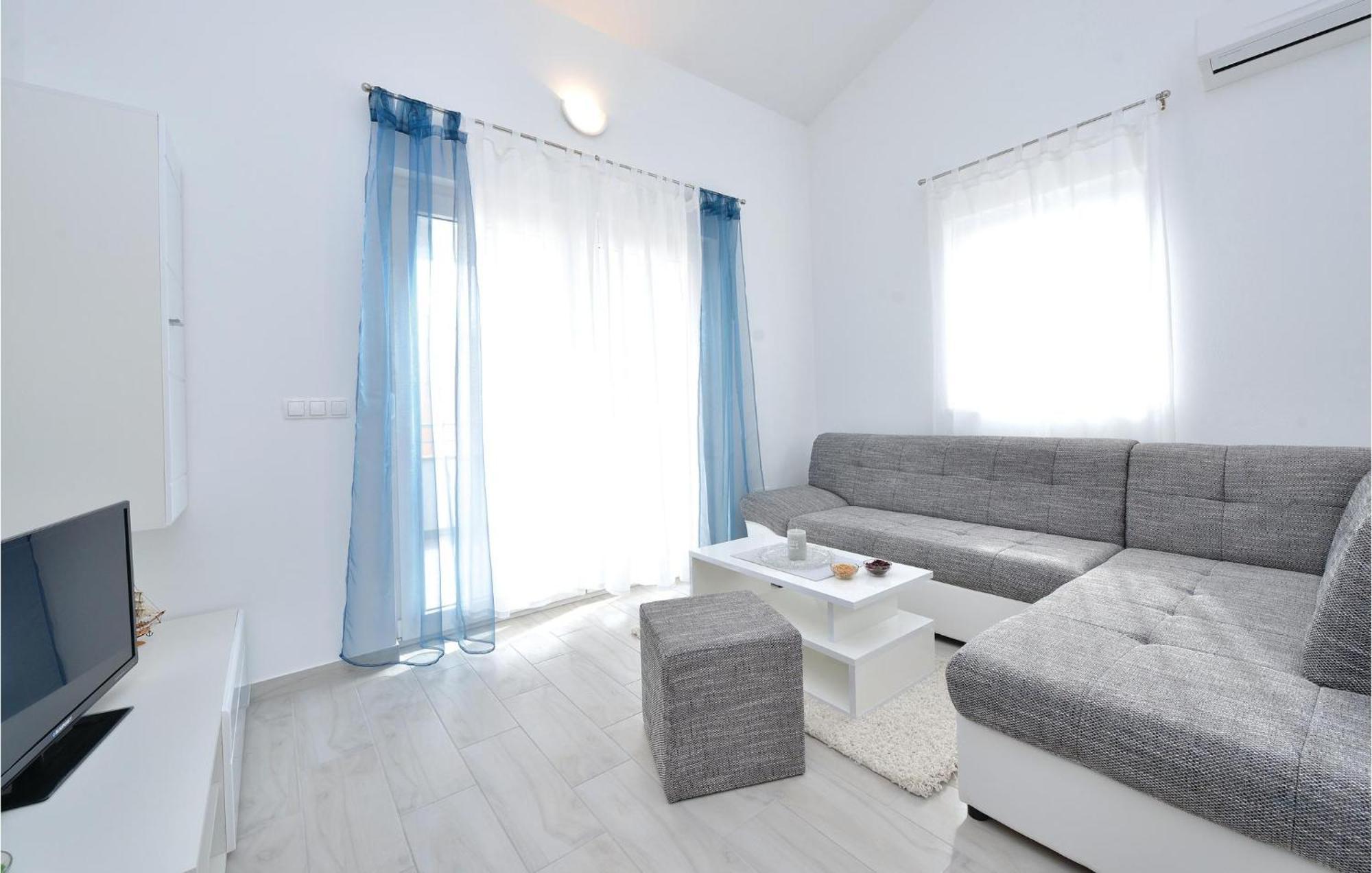 Nice Apartment In Vrsi-Mulo With Wifi Eksteriør billede