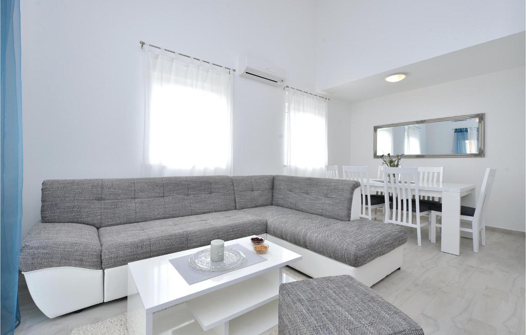 Nice Apartment In Vrsi-Mulo With Wifi Eksteriør billede