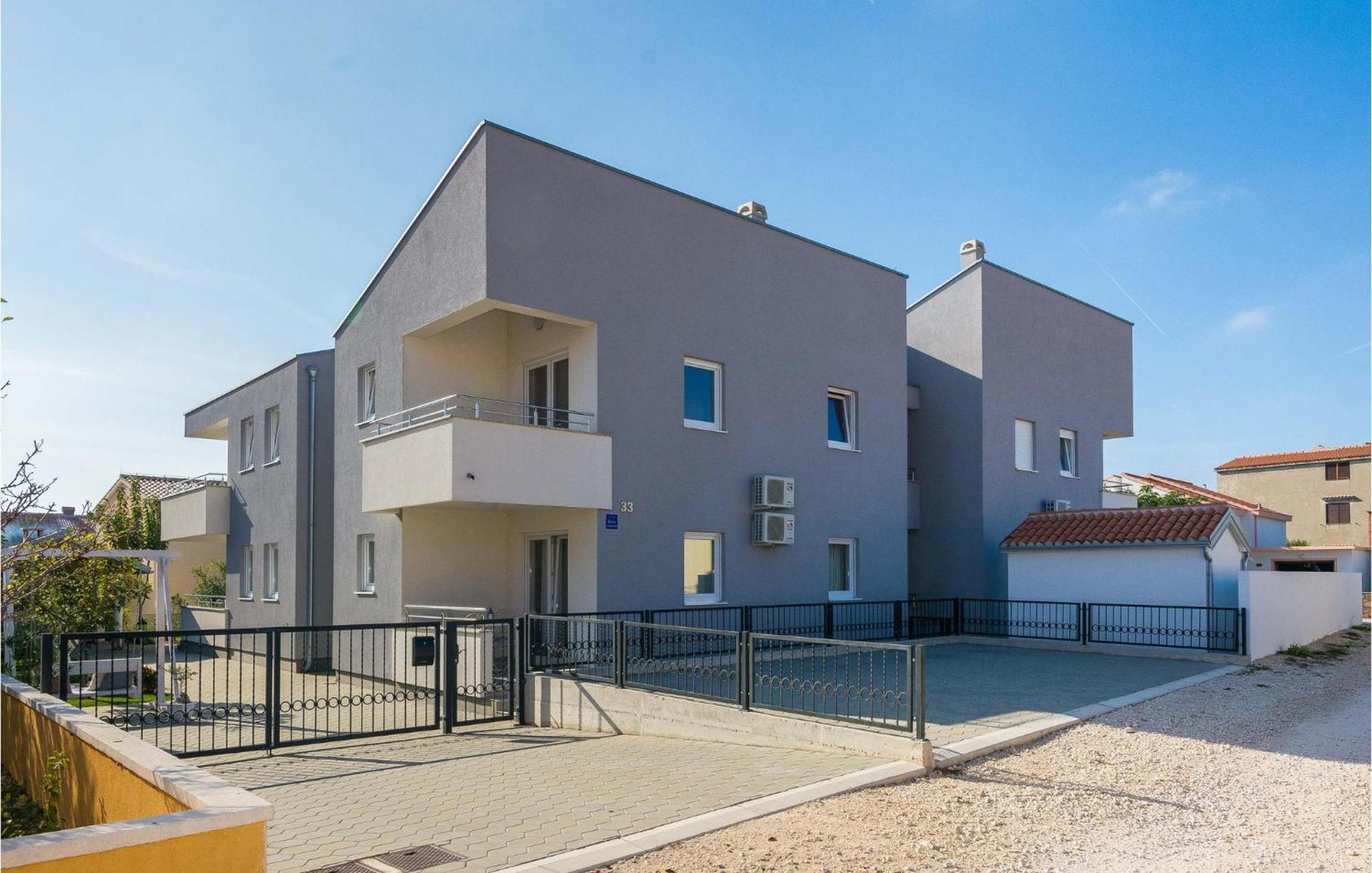 Nice Apartment In Vrsi-Mulo With Wifi Eksteriør billede