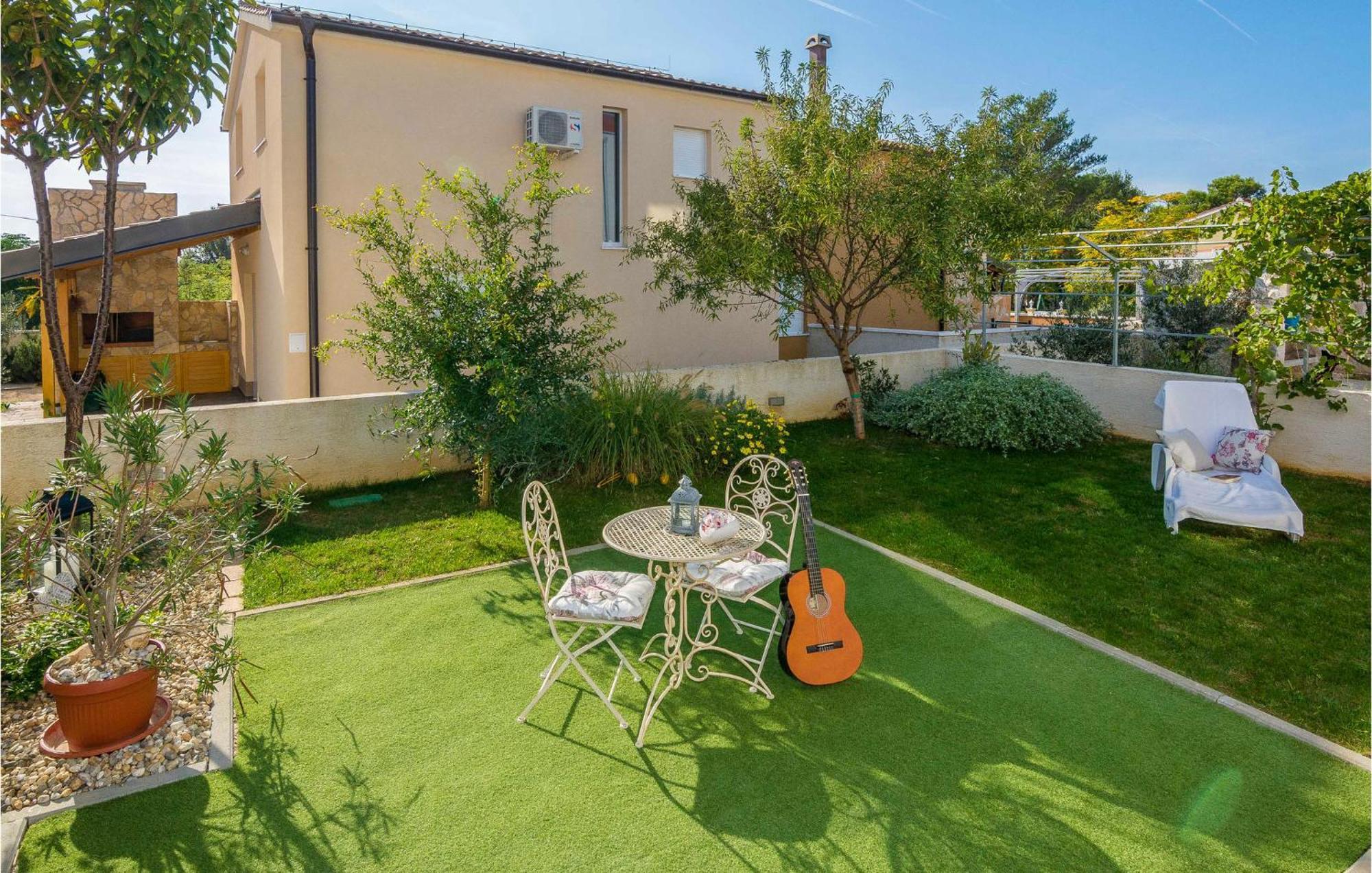 Nice Apartment In Vrsi-Mulo With Wifi Eksteriør billede